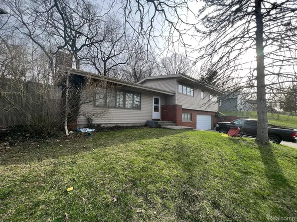 332 Espanola Ave, Parchment, MI 49004