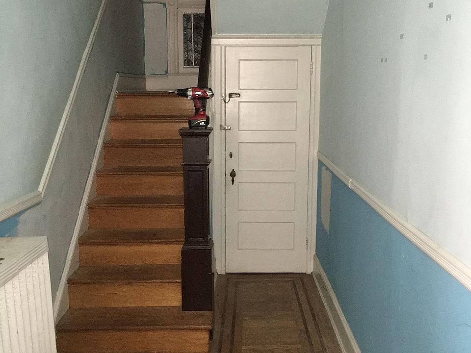 main entry, vestibule area