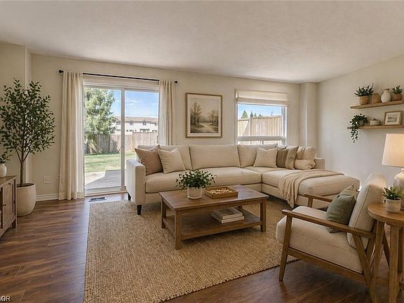 2nd image of 90 Ralgreen Cres