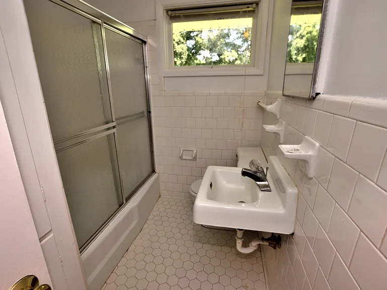 312 Oakdale Rd — Photo 6