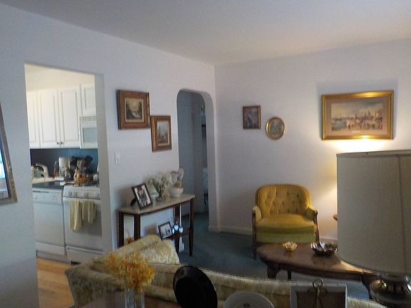 3rd image of 260-25 74th Ave Floor 1