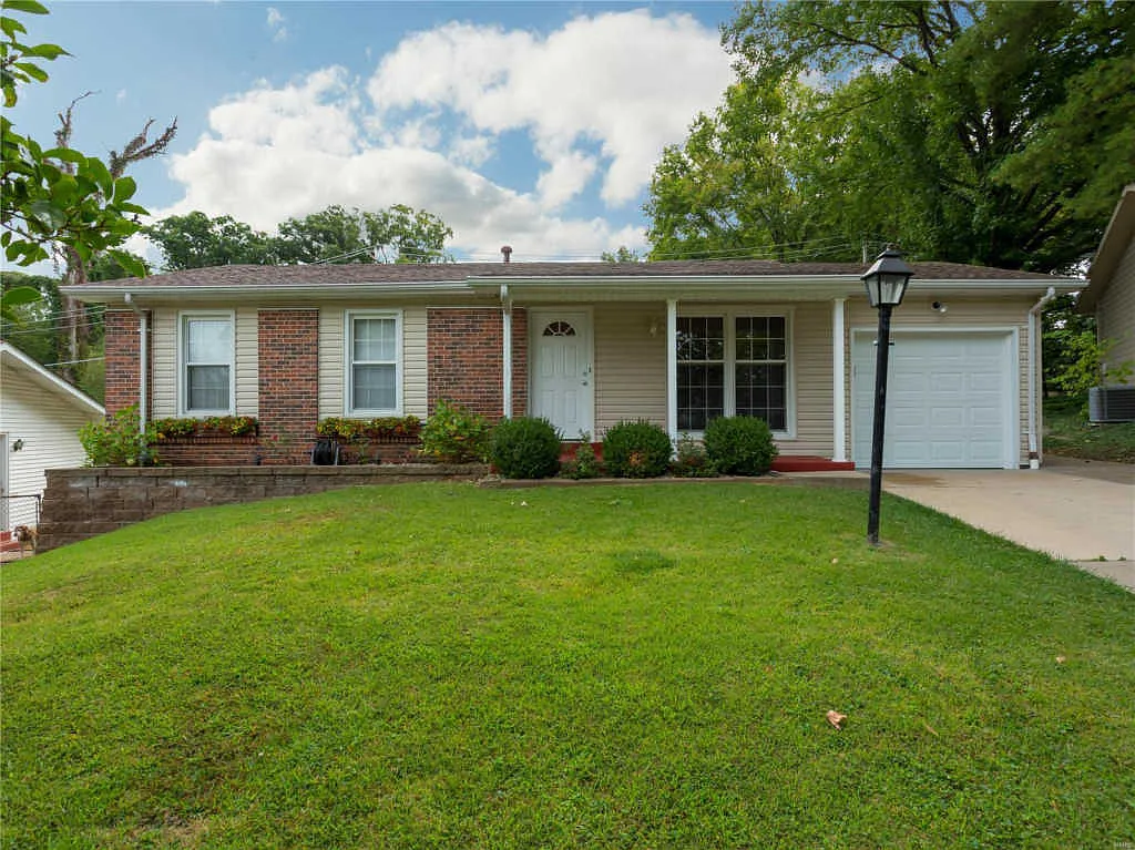 4200 Massabielle Dr photo 1