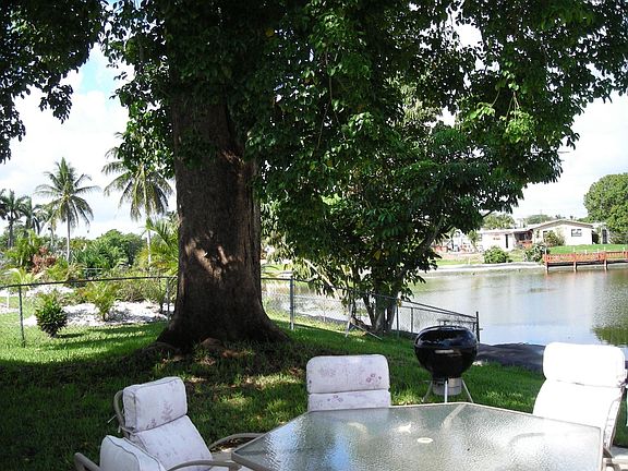 MAGNIFICENT WATER VIEW/WELL MAINTAINED WIDE CANAL, POOL AREA.
