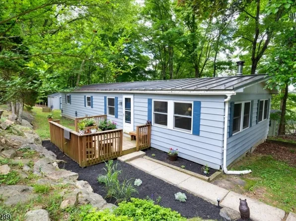 6 Village Sq, High Bridge Boro, NJ 08829
