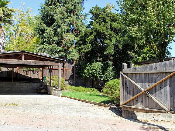 5th image of 821 Sir Francis Drake Blvd Unit 3