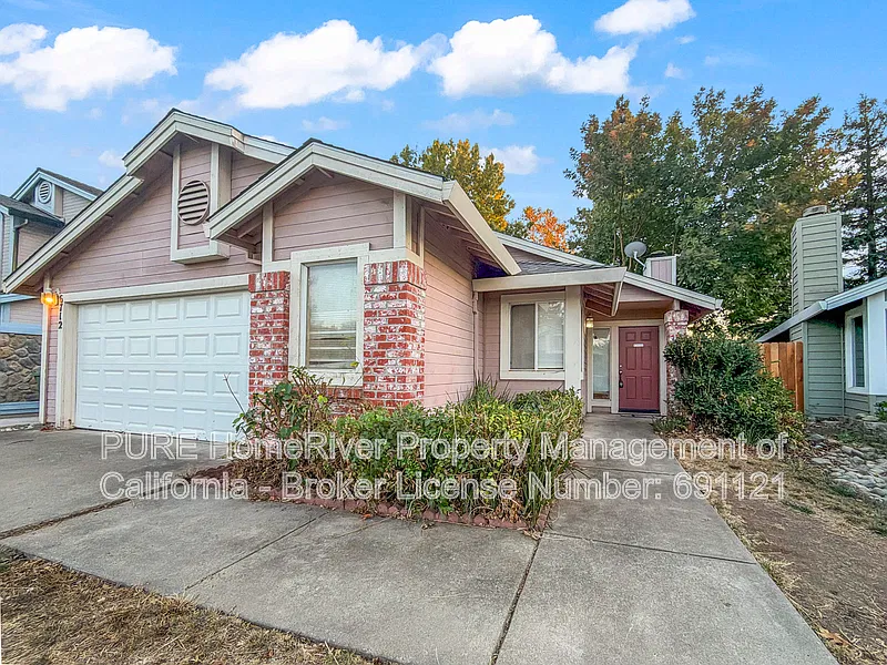 3 bed, 2.0 bath, 1000 sqft, $2,400 — Photo 1