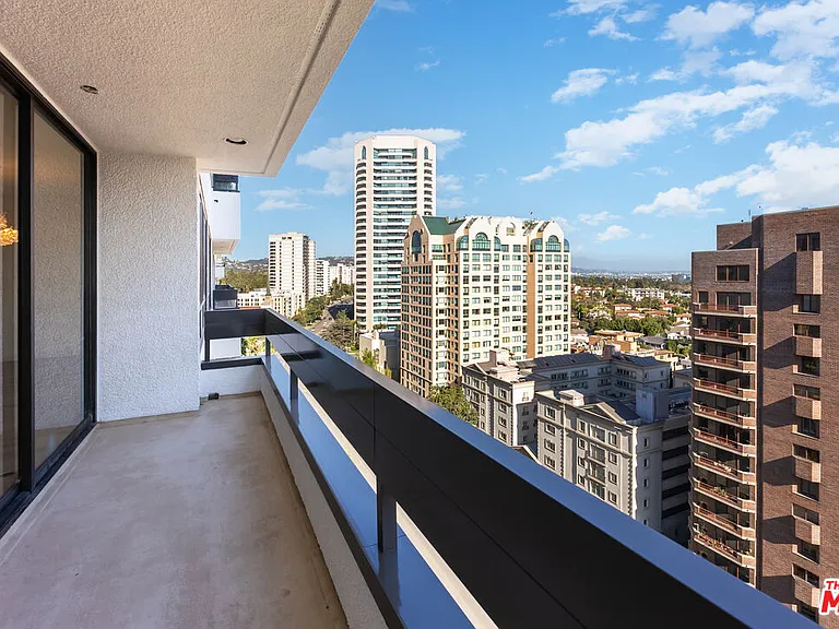 10551 Wilshire Blvd #1405 — Photo 41