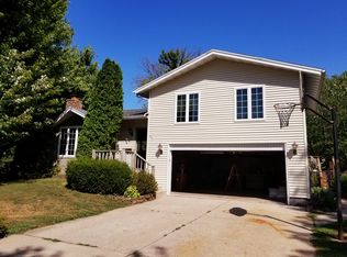 601 Buttercup Ln, Prophetstown, IL 61277