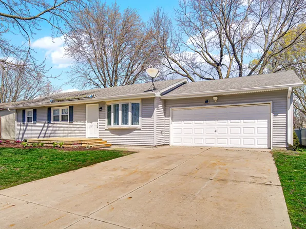 566 Pierce Ave, Bradley, IL 60915