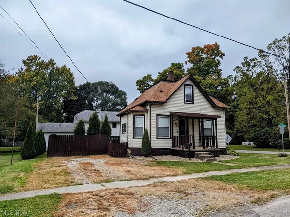 17 N Maple St, New London, OH 44851