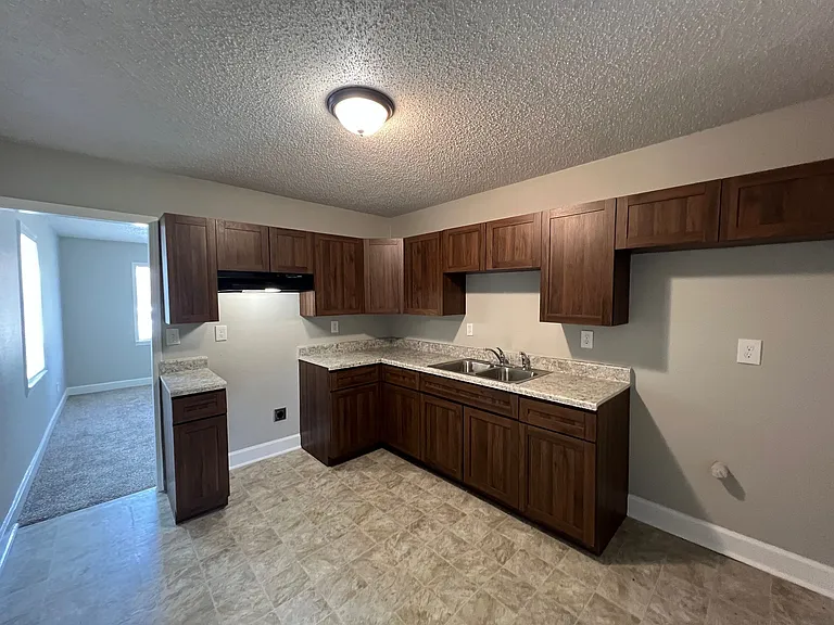 257 W Essex Ave — Photo 5
