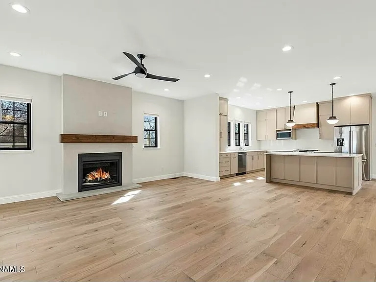 803 W Aspen Ave — Photo 5