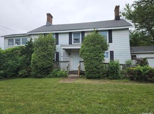 358 Livingston Ave, Babylon, NY 11702