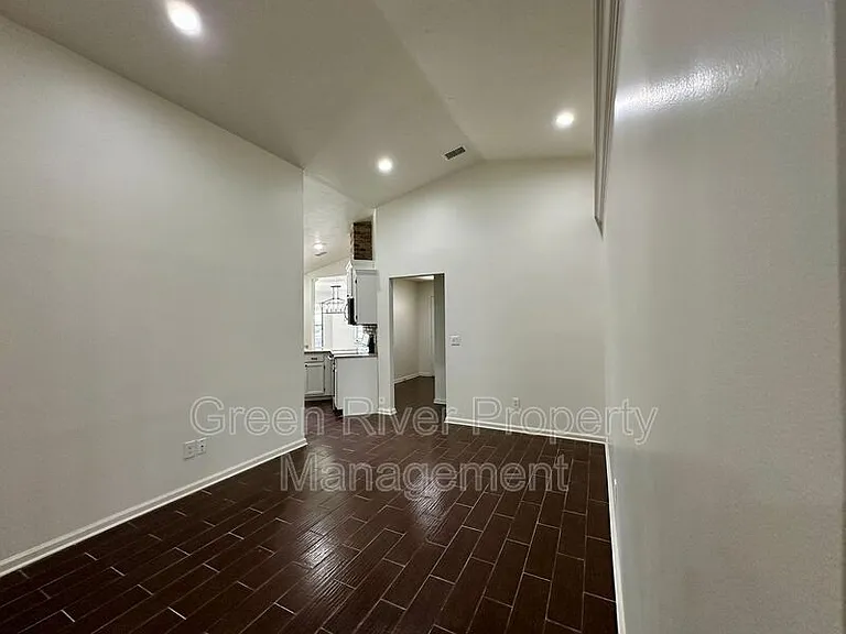 3288 Deerfield Pointe Dr — Photo 6