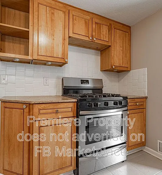 7826 Summit St — Photo 5
