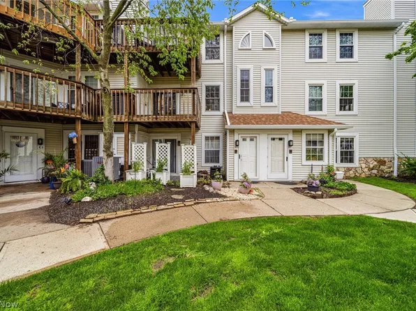 28180 Detroit Rd APT D3, Westlake, OH 44145