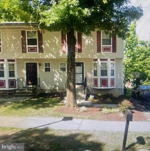 908 Flores St, Capitol Heights, MD, 20743
