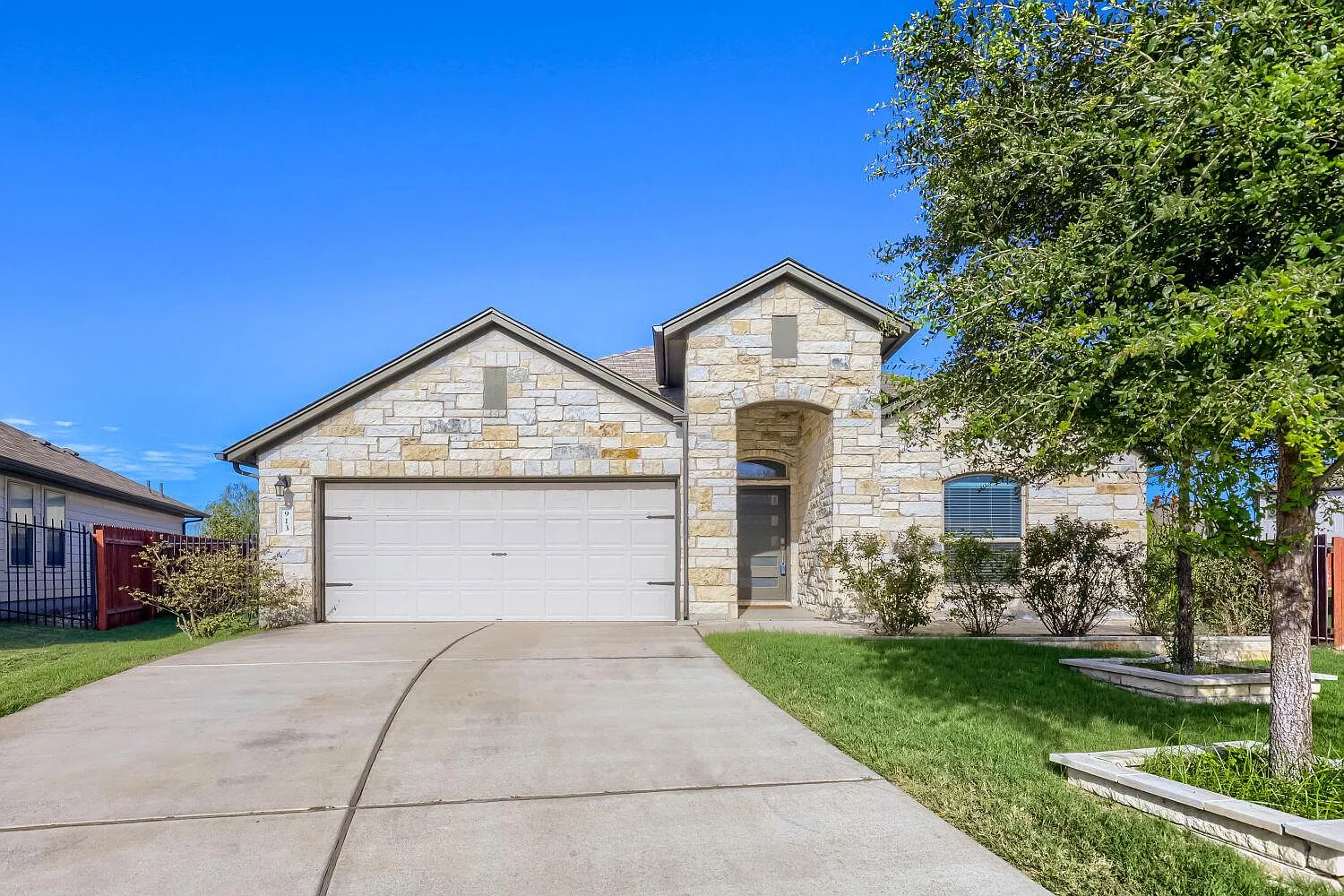 4 bed, 3.0 bath, 2154 sqft, $2,300 — Photo 1