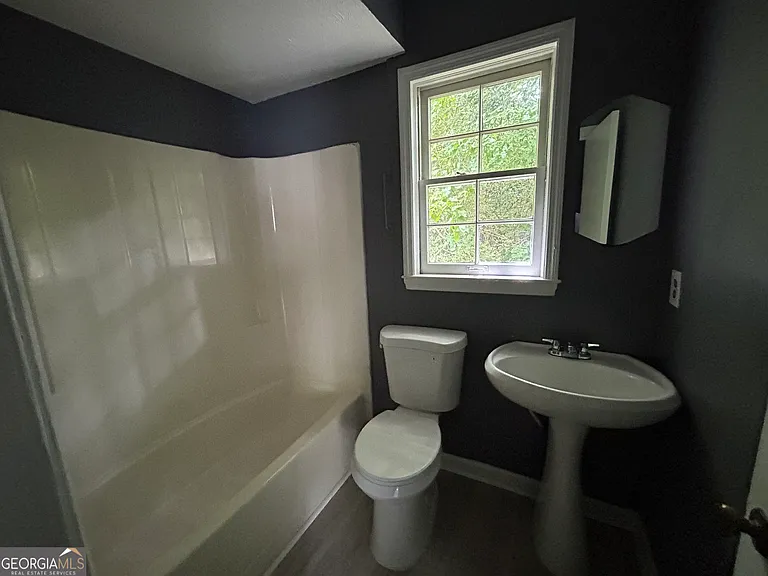104 Foch St — Photo 7