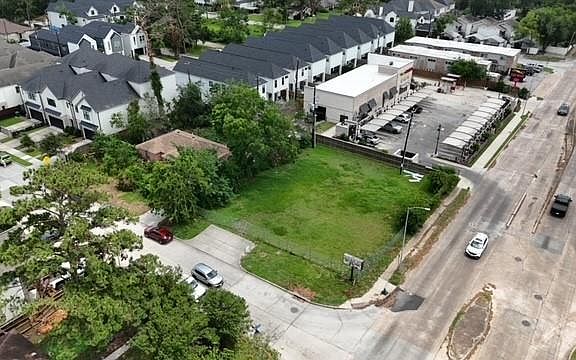 3rd image of 7825 Janak Dr