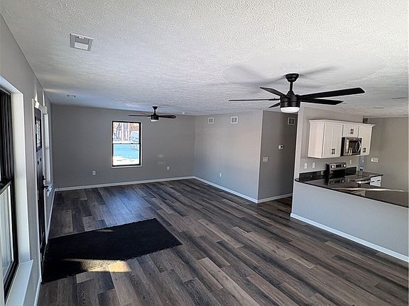 5th image of 612 Logan St