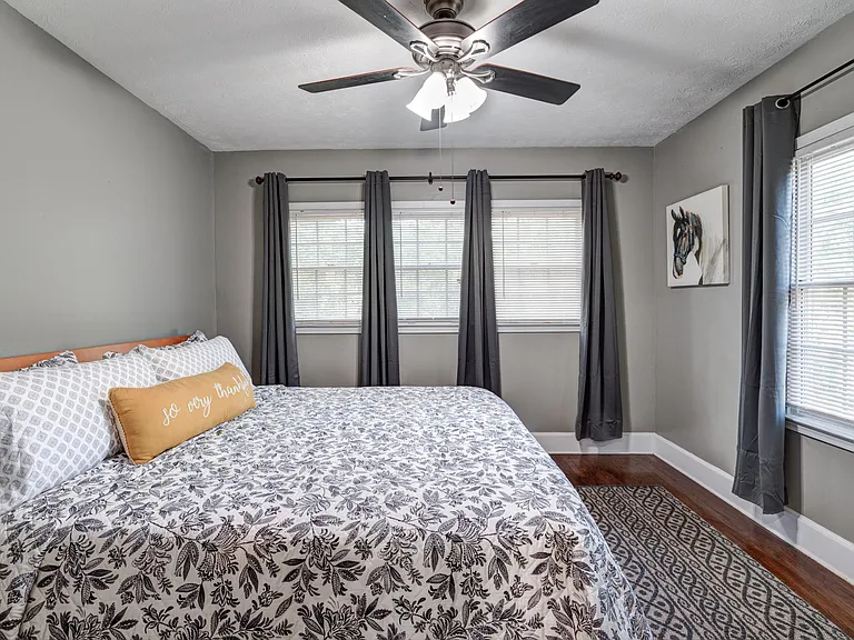 2518 Lester St — Photo 10