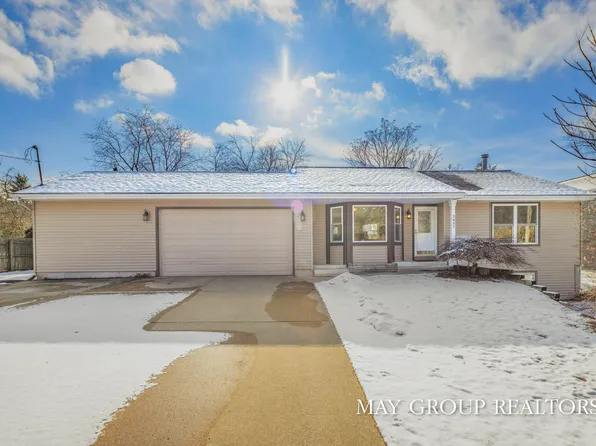 2851 Dean Lake Ave NE, Grand Rapids, MI 49505