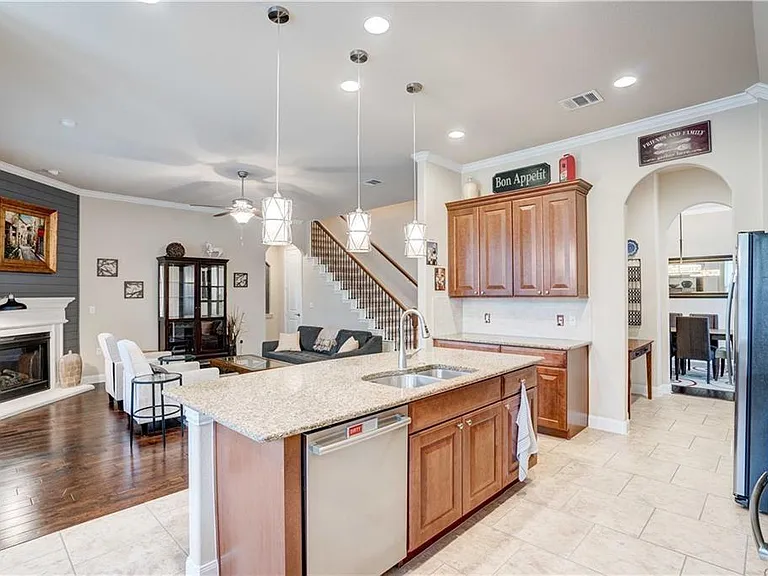 12407 Altamira St — Photo 20