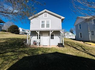 409 1/2 W Grayson St, Galax, VA 24333