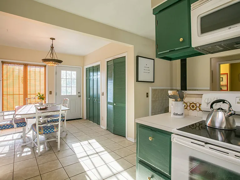 217 Cornell Dr SE — Photo 14