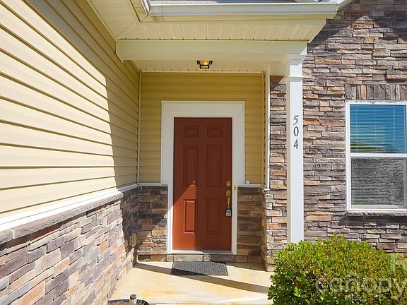 3rd image of 504 Twelve Oaks Ln