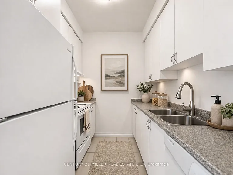 35 Saranac Blvd #Penthouse 08 — Photo 23