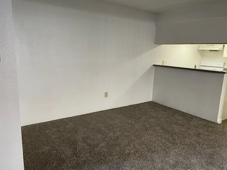 Emerald Cove Apartments — Photo 123