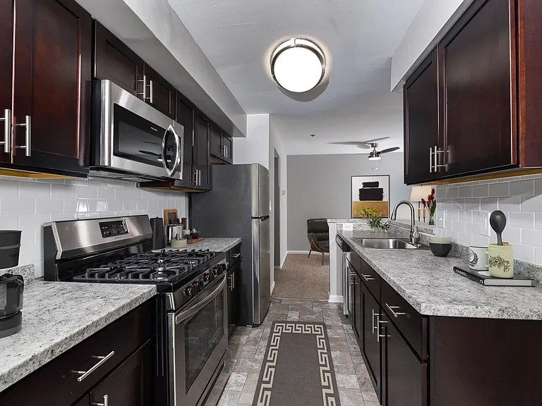 Yorkshire Apartments — Photo 2