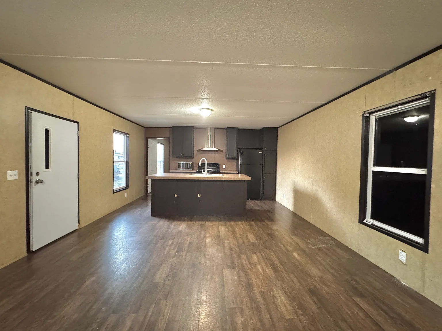 3 bed, 1216 sqft, $1,100 — Photo 2