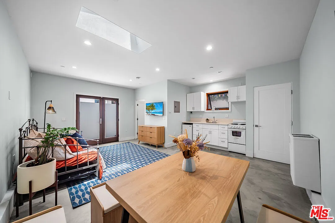 Studio, 1.0 bath, 333 sqft, $1,700 — Photo 1