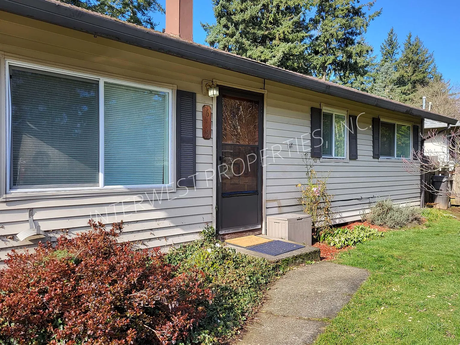 3 bed, 908 sqft, $2,395 — Photo 2