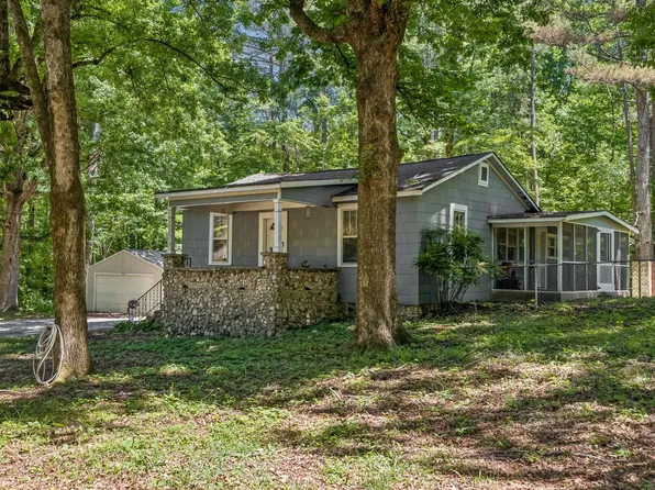 1809 Dry Valley Rd, Rossville, GA 30741