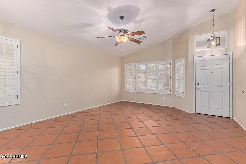 3 bed, 1701 sqft, $2,238 — Photo 3
