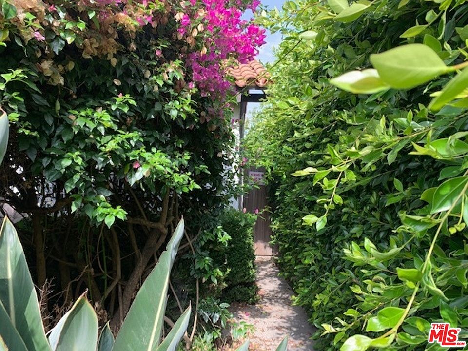 2nd image of 815 N La Jolla Ave