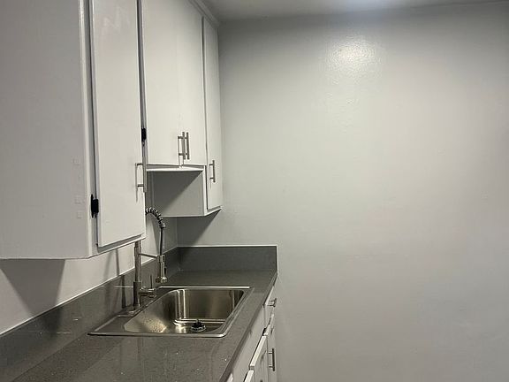 5th image of 1122 W 94th St #3