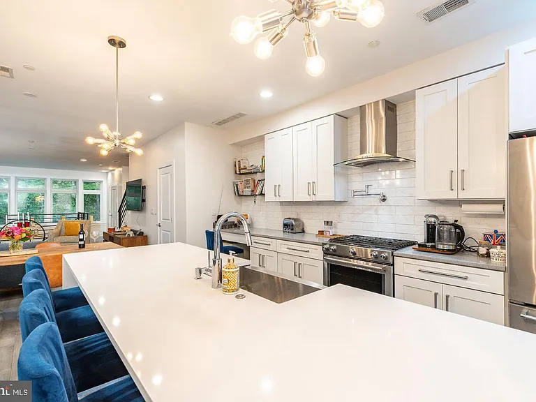 239 Lyceum Ave — Photo 13