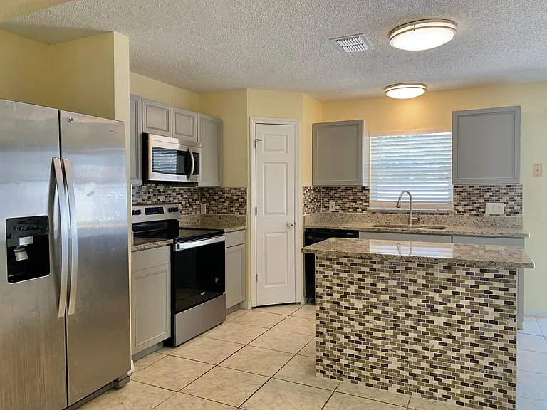 12508 Woodbury Cove Dr — Photo 3
