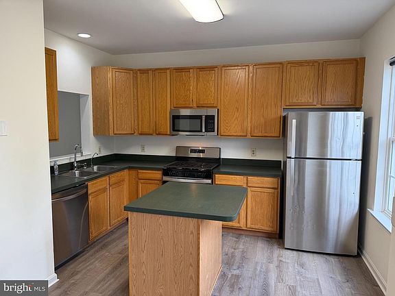 4th image of 99 Highland Cir