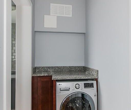 2nd image of 550 W Arlington Pl