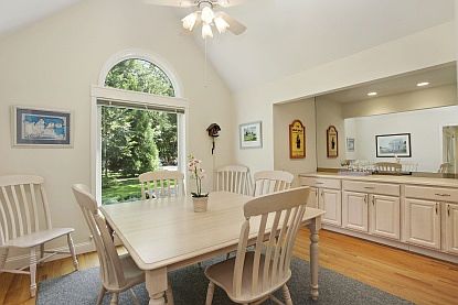 5th image of 28 Sherwood Ln