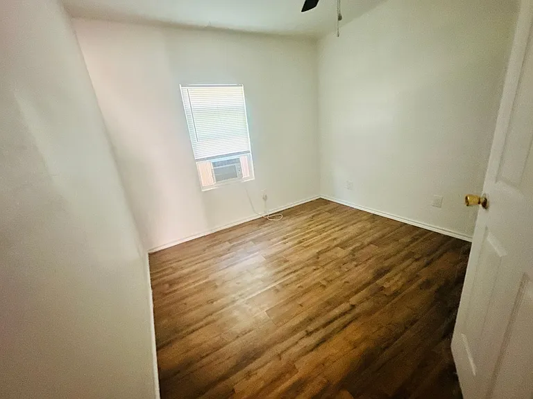 412 W Lincoln Ave — Photo 7