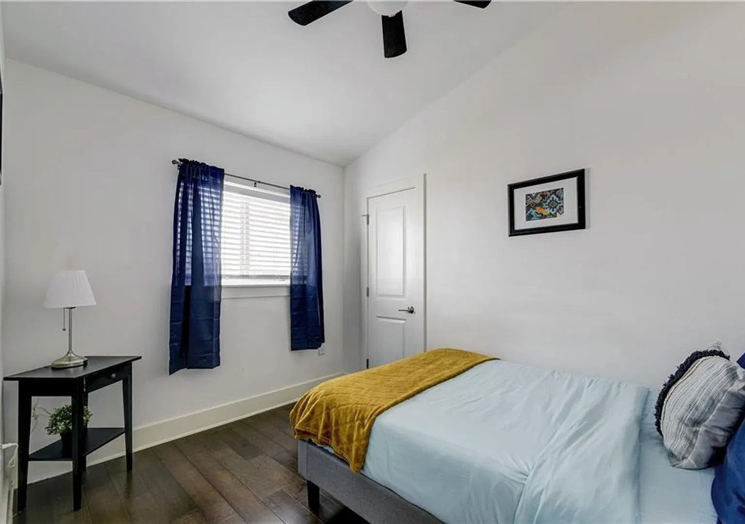 1126 1/2 Chicon Street — Photo 2