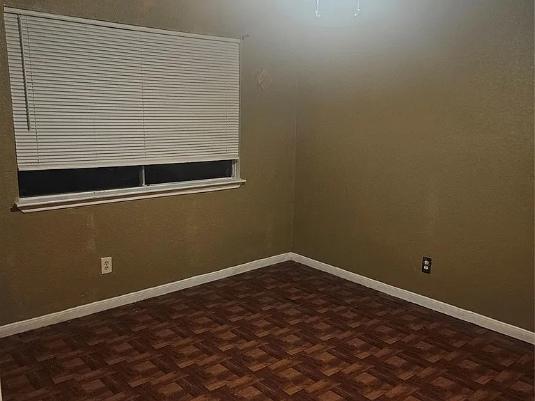 4011 Alshire Dr — Photo 37