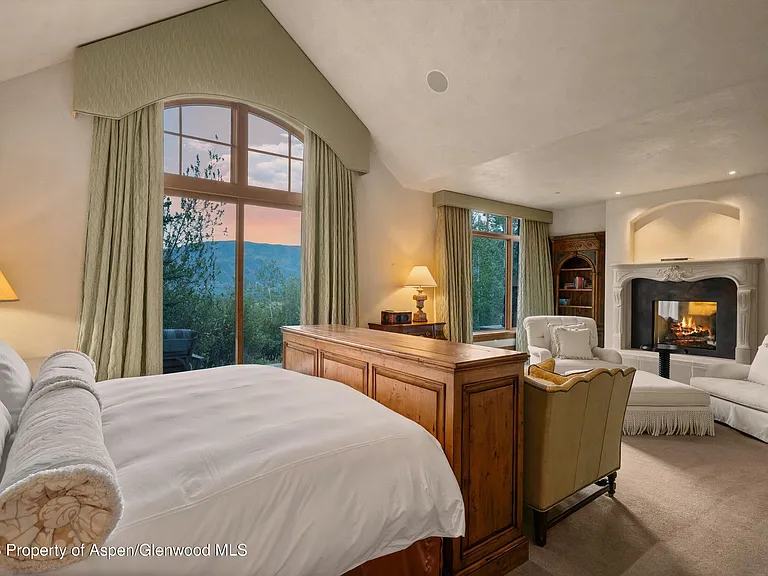 691 Pfister Dr — Photo 45